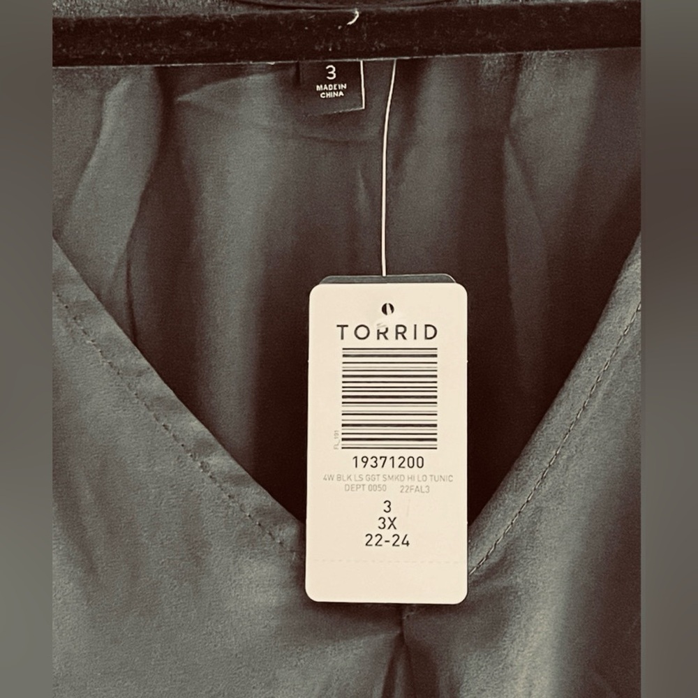 NWT Torrid Black vneck hi lo tunic blouse sz 3X - Picture 4 of 4